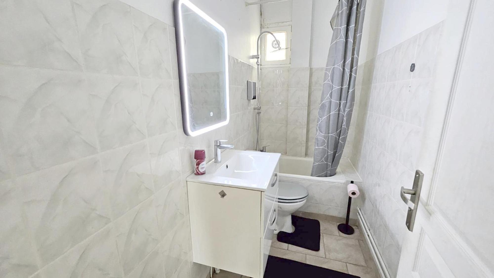 Appartement F2 *