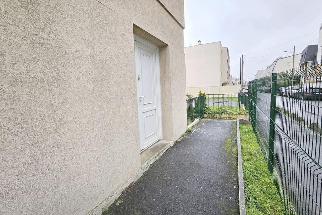 Appartement F2 *